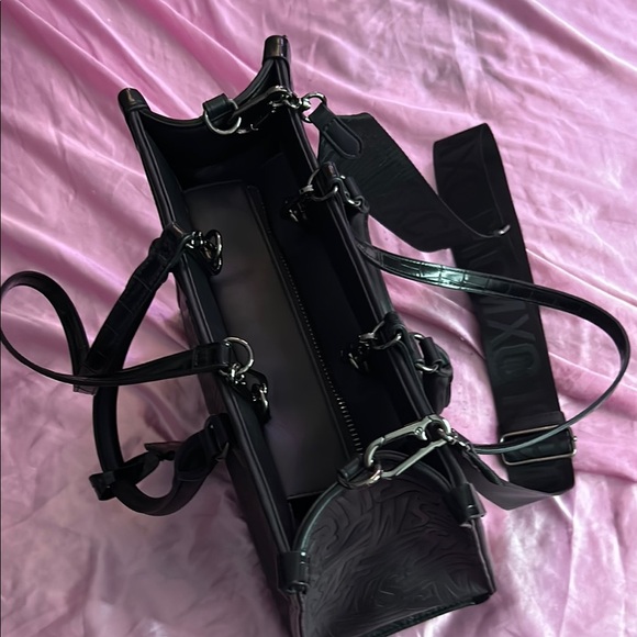 NWOT Sleek Black Briefcase with Textured Design and Gold Hardware - Picture 2 of 10